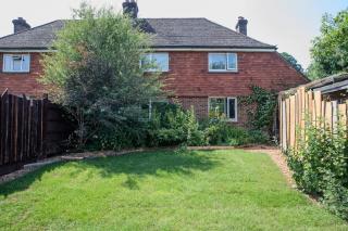 Spacious 4 bedroom house - 9
