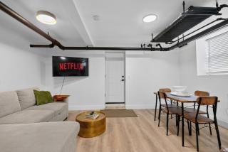Cozy 1BR Condo, Near NYC Mall & MetLife - 4