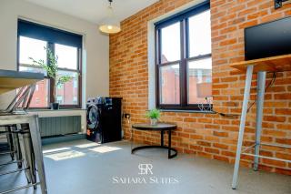 Spacious 6BR Ensuite Apartment - Contractors Stay - Sleeps 12 - Parking - 2
