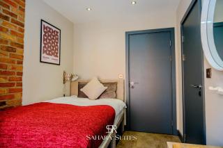 Spacious 6BR Ensuite Apartment - Contractors Stay - Sleeps 12 - Parking - 7