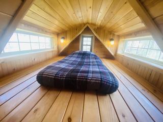 Lakeside Tiny Cozy Retreat - 5