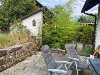 Terrasse, Grill und Platz für bis zu 9 Gäste - 0