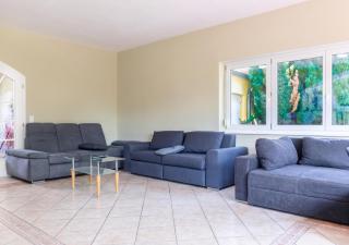 Elegant Villa with Free WiFi Sleeps 23 - 9