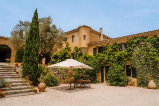 Luxury villa on 650 acre estate with pool - 8