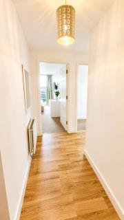Central Milton Keynes- 2 Bed 2 Bath - Free Parking - 6