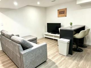 Entire Private Basement Suite Sleeps 5 Free Parking Near Yorkdale Subway & Hwy 401 - 6