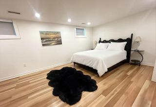 Entire Private Basement Suite Sleeps 5 Free Parking Near Yorkdale Subway & Hwy 401 - 4