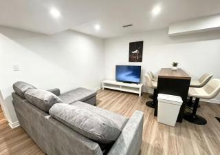 Entire Private Basement Suite Sleeps 5 Free Parking Near Yorkdale Subway & Hwy 401 - 2