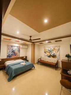 Hotel Rajdhani - Best Family Hotel in Pavagadh and in Halol GIDC - 9
