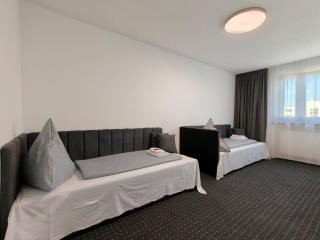 Modern Apartments Neuburg 79 - NEU - 3 Zimmer - 6 Separate Betten, Top Ausgestattet, Smart TV, Wi-Fi Balkon - 3