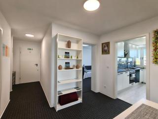 Modern Apartments Neuburg 79 - NEU - 3 Zimmer - 6 Separate Betten, Top Ausgestattet, Smart TV, Wi-Fi Balkon - 2