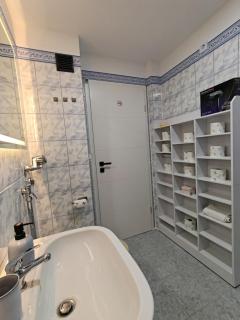 Modern Apartments Neuburg 79 - NEU - 3 Zimmer - 6 Separate Betten, Top Ausgestattet, Smart TV, Wi-Fi Balkon - 1