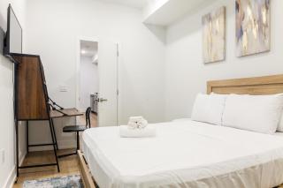 Modern 2-Bed Stay Kitchen,WIFI,WD - 1