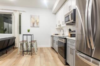 Modern 2-Bed Stay Kitchen,WIFI,WD - 7