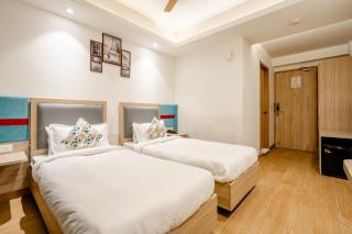 Hotel Royal Orbit Near Dronacharya Metro Station DLF Phase 3 Gurgaon - 2