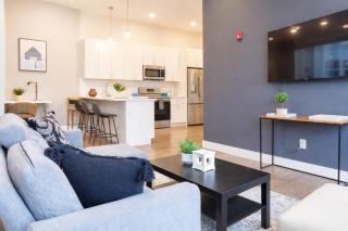 Stylish 2BR,1BAFree ParkingQueen Beds - 4
