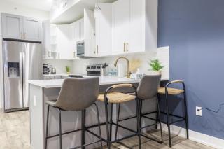 Spacious 3BR3BA for 8 King Bed Full Kitchen - 2
