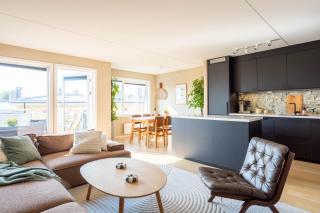 Modern 3 bedroom apartment - 4 minute walk from metro - top floor baclony view - Oslo - 0