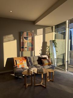 2BR Sunset view Apartment near Crown Free parking - 7