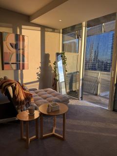 2BR Sunset view Apartment near Crown Free parking - 3