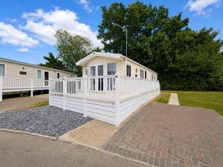 Lovely Caravan At Carlton Meres Holiday Park Ref 60034O - 0