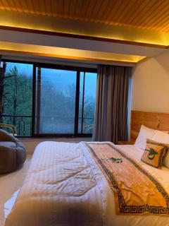 Pine View Hotel - 6