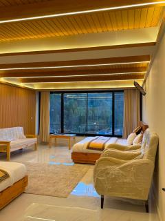 Pine View Hotel - 1