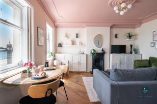 Pebble View - Stylish seafront apartment - 9
