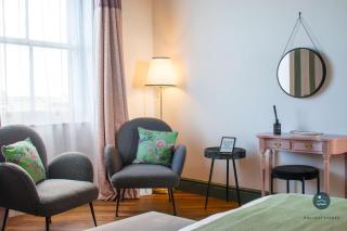 Pebble View - Stylish seafront apartment - 4