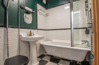 Pebble View - Stylish seafront apartment - 3