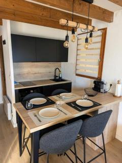 Appartement 2 chambres avec balcon, vue lac, parking et garage - 9