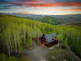 Aspen Bliss - Luxury 7-Bedroom Mountain Estate Near Park City - 3