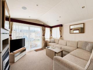 Stunning 6 Berth Caravan, Close To The Beach In Suffolk Ref 68067Cr - 3