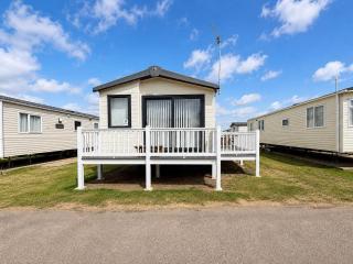 Stunning 6 Berth Caravan, Close To The Beach In Suffolk Ref 68067Cr - 9