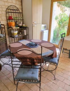 Charmant refuge à Courchamps, terrasse et jardin - 9