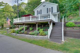 Big Pine Island Lake Cottage w/ Boat Dock & Kayaks - 4