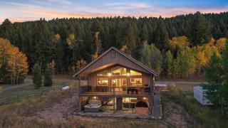 Wild Skies Lodge - Hot Tub, Barrel Sauna, Fire Pit, Close to Yellowstone - 0