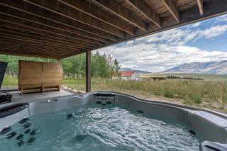 Wild Skies Lodge - Hot Tub, Barrel Sauna, Fire Pit, Close to Yellowstone - 6