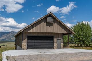 Wild Skies Lodge - Hot Tub, Barrel Sauna, Fire Pit, Close to Yellowstone - 1