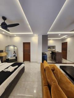 Modern Luxe Apartment-Qayyam-Netflix-Gulberg-LHR - 4