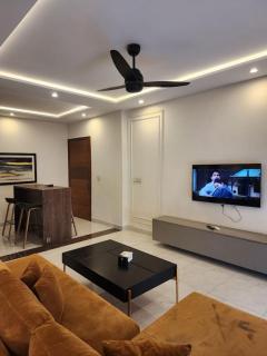 Modern Luxe Apartment-Qayyam-Netflix-Gulberg-LHR - 1
