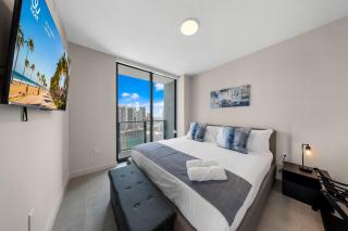 Modern 2BR Condo - Rooftop Pool & Gym - 8