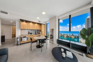 Modern 2BR Condo - Rooftop Pool & Gym - 4
