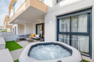 Modern Stay with Private Jacuzzi - 9