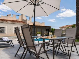 Townhouse with shared pool - 0