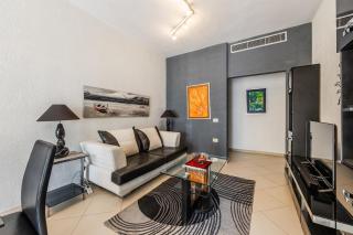Classic Lake Retreat Tirana by PikHost - 3