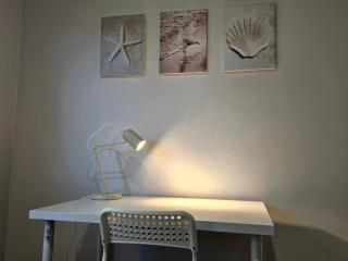 Professional Single Room 9 Walk to Curtin Uni - 1