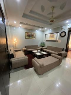 Cosy 1BR Apartment with Views, Bahria Town Phase 5 - 5