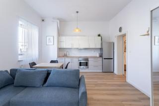 Lewakowskiego Homely Apartment by BookingHost - 0