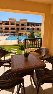 1 BDR Pool Front Cozy Apartment - 8